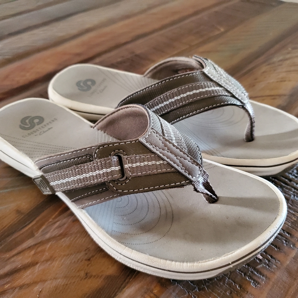 Clark's Brinkley Hazz flip-flop.